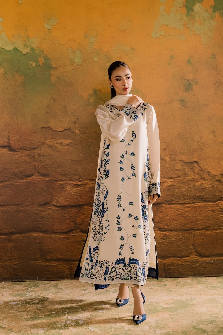 Aarina Embroided Long Length 3 PCs